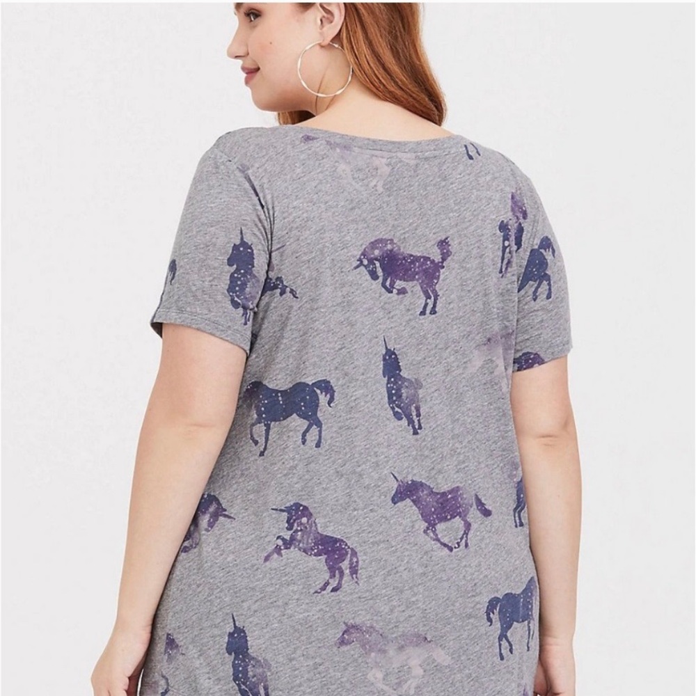 Torrid Gray Unicorn V-Neck Pocket Tee 1 14/16